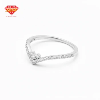 Nhẫn V-Line Toả Sáng